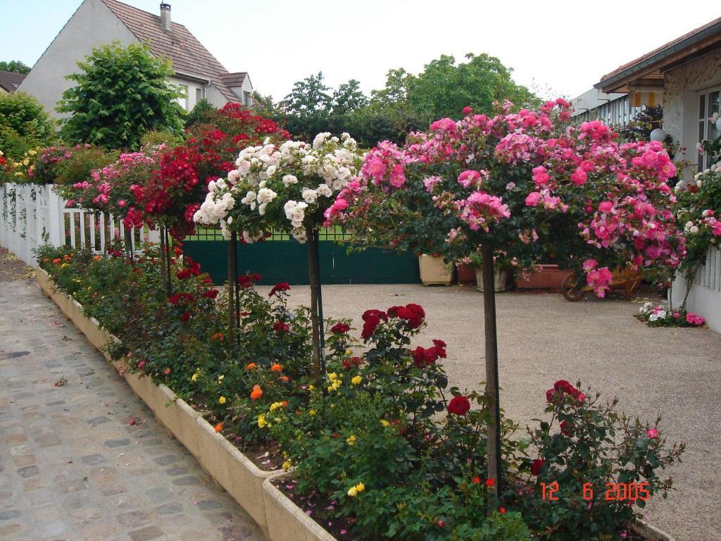 Hotel Restaurant Maison Blanche Rungis Εξωτερικό φωτογραφία